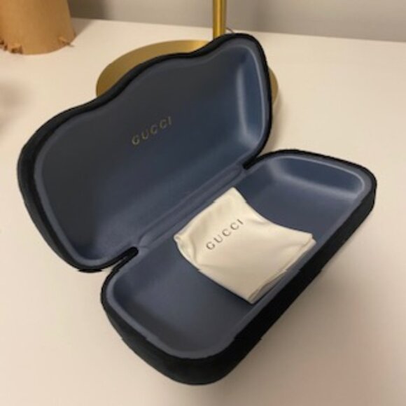 Gucci Black Velvet Sunglass Case with Cleaning Cloth - Picture 3 of 6